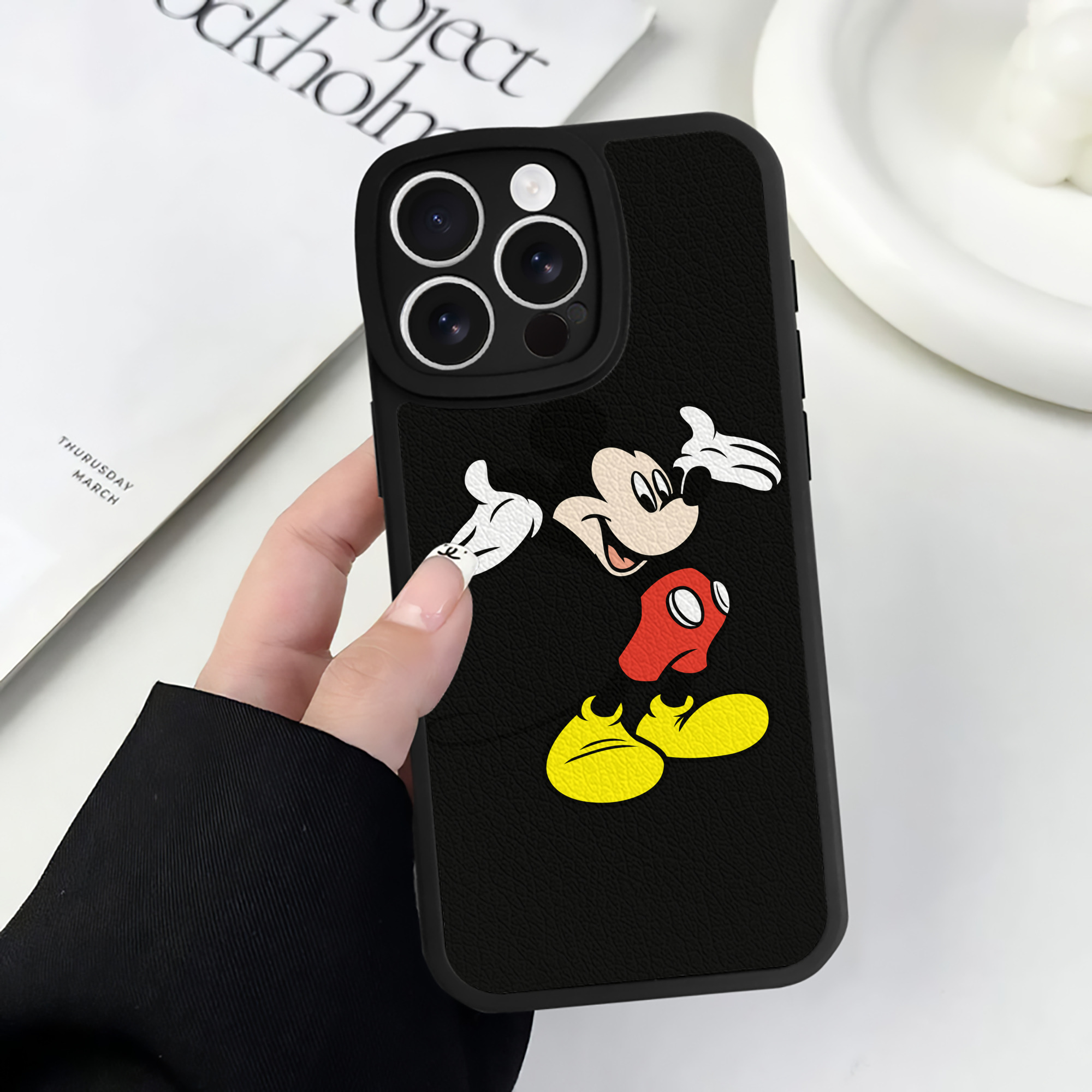 （画像用） ミッキーマウス Mickey Mouse 【iPhone 16シリーズ対応】シリコンスマホケース（レザー調） 材質：シリコン